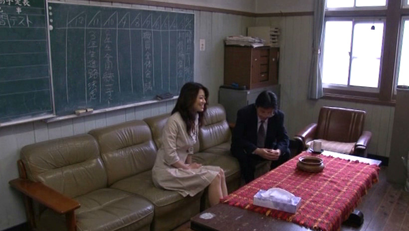 【エロ動画】卒業生で一番の有名人AV女優北条麻妃が母校の教壇に立つ イメージ3