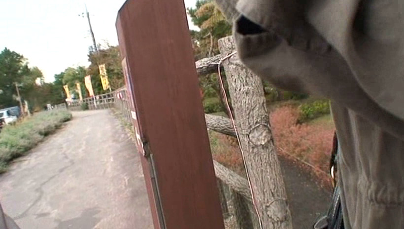 山中湖温泉で見つけたお嬢さん 裸より恥ずかしい水着で混浴入ってみませんか? 画像1