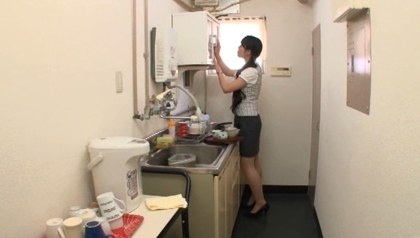 誘惑オフィスレディ 片桐えりりか 画像2