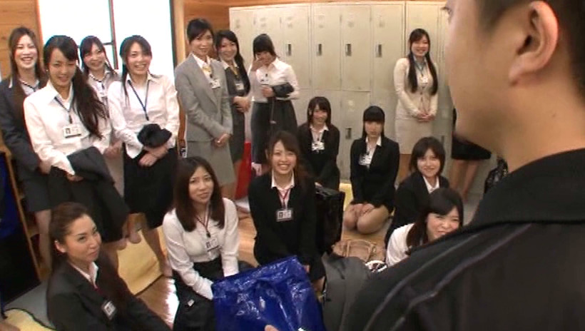 2012 夏 SOD女子社員だらけのビチョ濡れ大水泳大会に出場して疲れ切った女子社員をユーザー様が即ハメ夜這い初体験 画像1