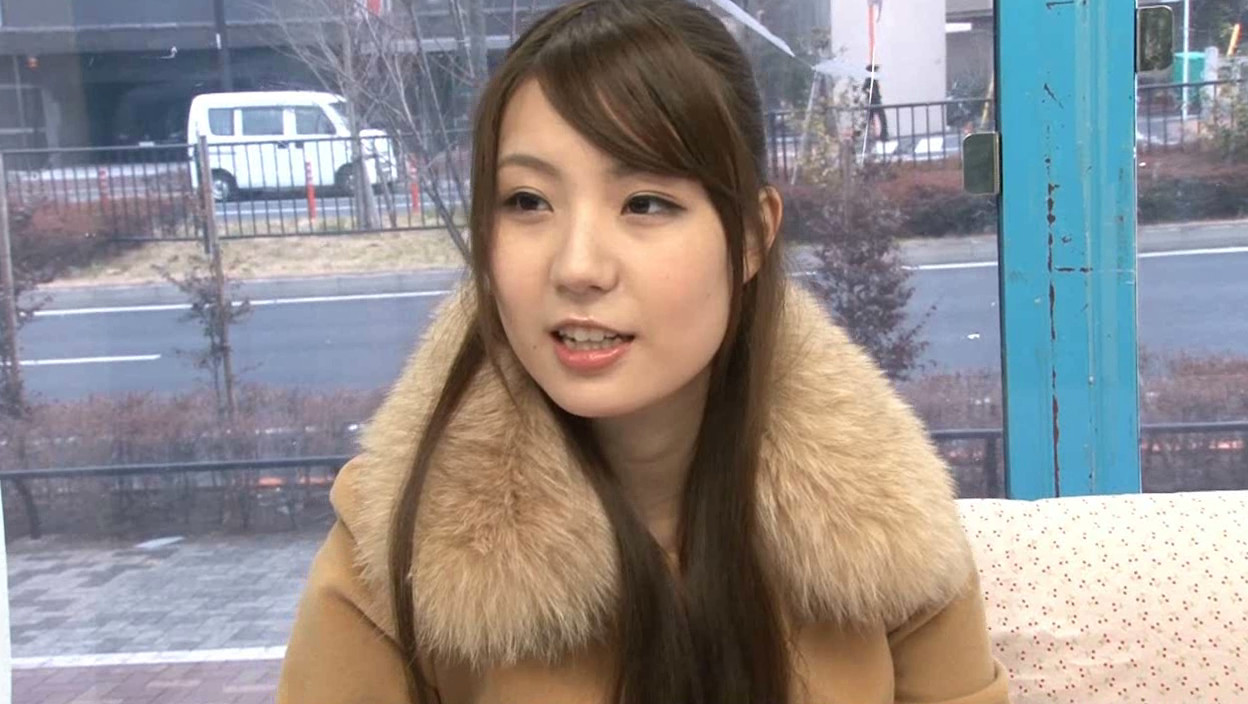 「童貞くんのオナニーのお手伝いしてくれませんか･･･」 街中で声を掛けた心優しい保母さん・美容師・エステティシャン・専門学校生がマジックミラー号で童貞くんを赤面筆おろし！ 画像1