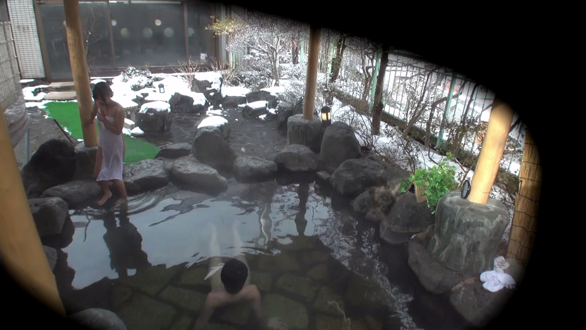 伊香保温泉で見つけたお嬢さん タオル一枚男湯入ってみませんか? 赤面お嬢さん倍増!撮り下ろし12名チ○ポ洗い大量暴発スペシャル!!+10年間でたった3人しか撮れなかった、男湯から出てきたお嬢さんの超レアSEX映像!!! 画像4