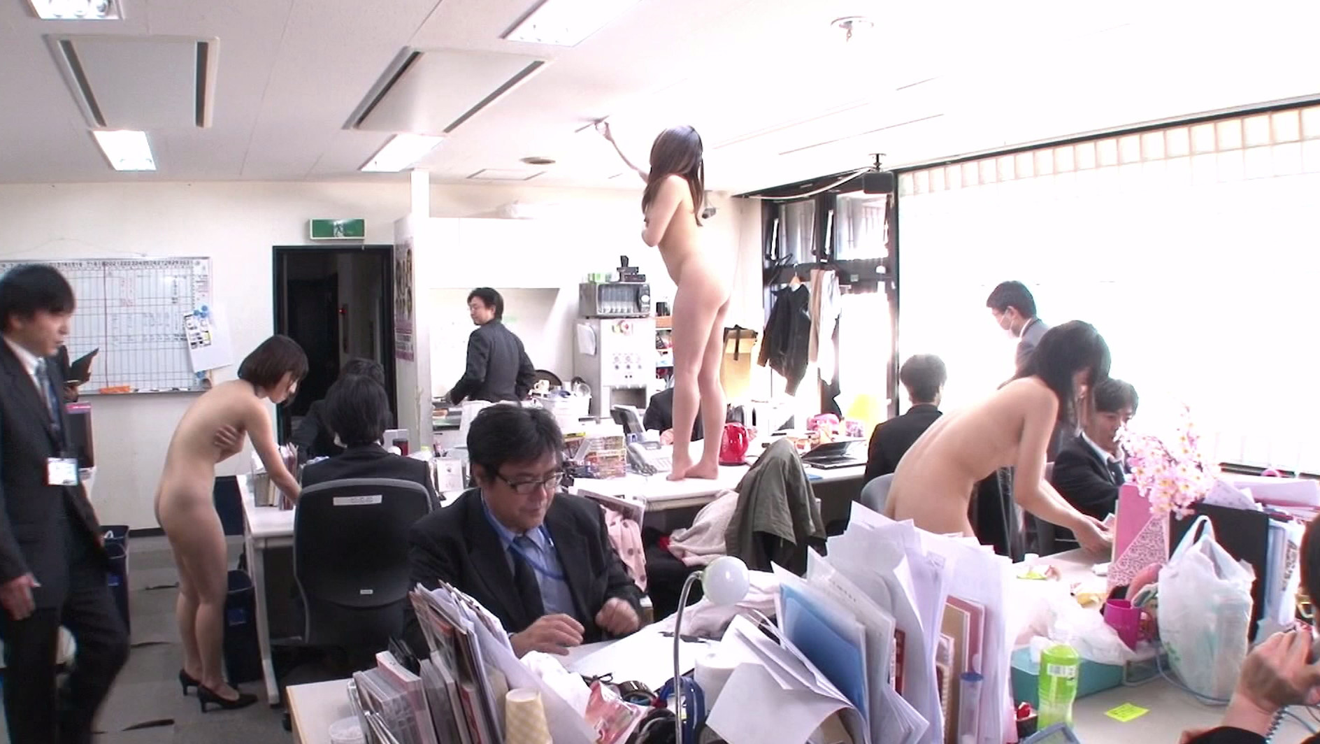 SOD女子社員 2015年度 ソフト・オン・デマンド 入社式 昨日まで女子大生だった女の子にAV会社からの洗礼 大勢が見ている前で初脱ぎ!初イキ!初SEX!初めてづくしの超ウブっ子SOD新入女子社員初お披露目 画像14
