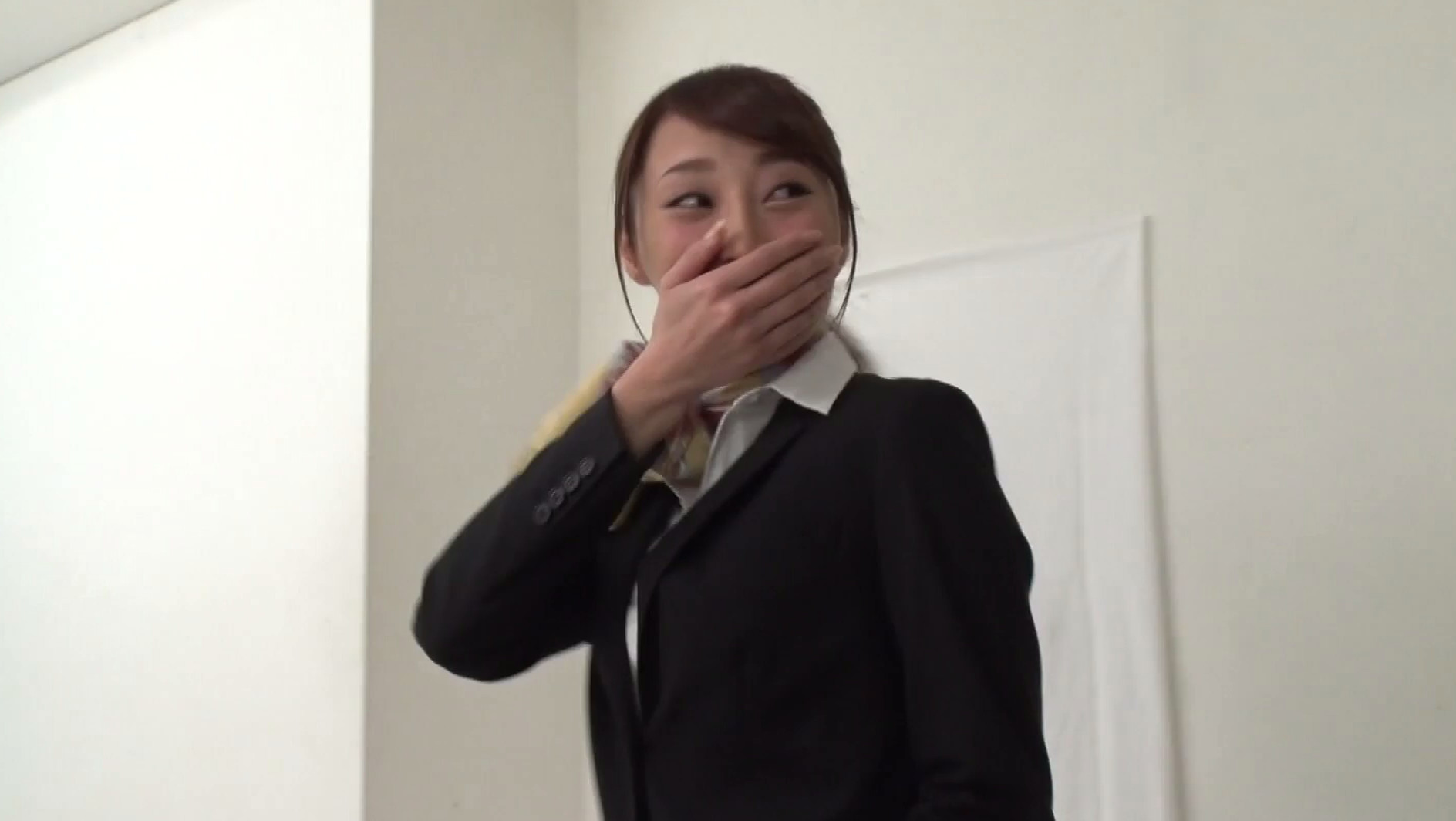 「童貞くんのセックスの練習相手になっていただけませんか!?」 街中で声を掛けた綺麗で心優しいOLさんが素股でセックス指南!のつもりがヌルっと入って赤面筆おろし! 3 画像9