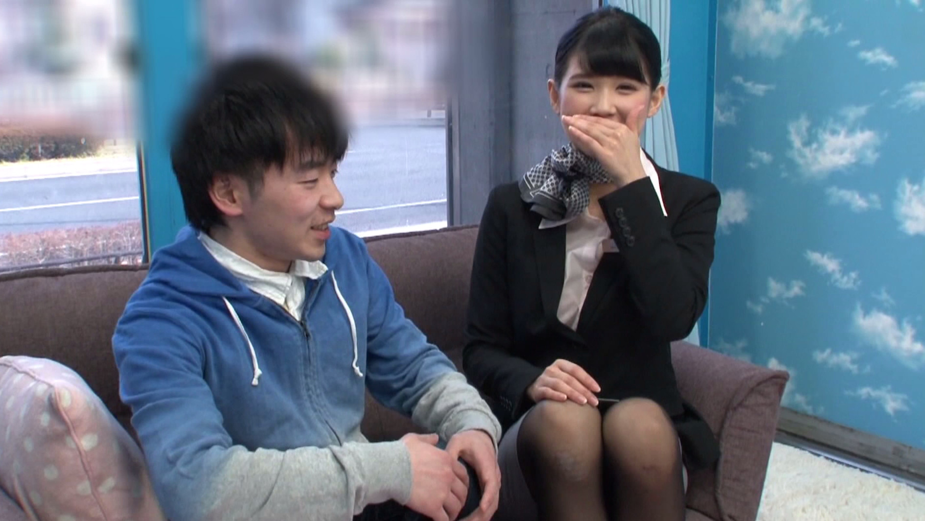 マジックミラー号 接客好感度No.1!心優しいCA(キャビンアテンダント)に素股をお願いしたら、まさかの・・・本番まで!?高嶺の花の美女たちが内気なセカンド童貞くんたちを癒してくれました! 画像1