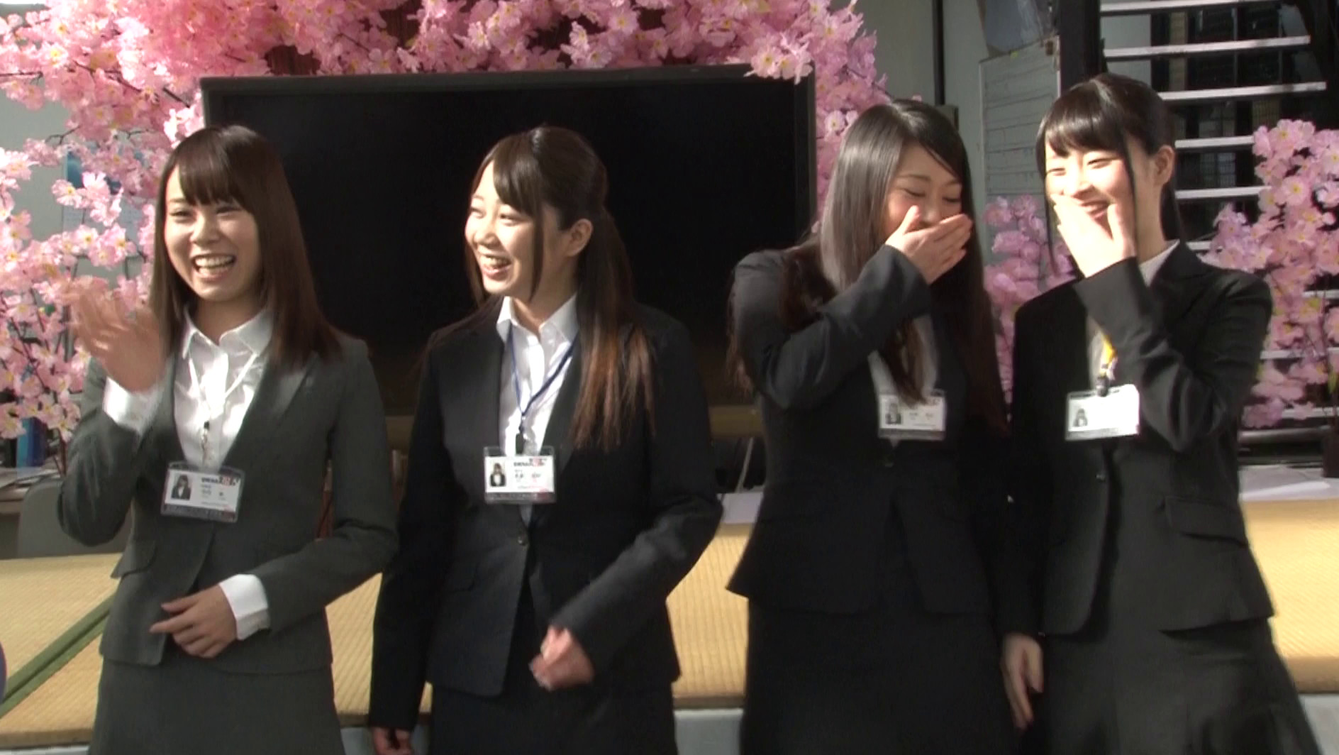 SOD女子社員 第2回!!ユーザー様をご招待して社内でHなお花見 まだ桜が咲いていなかったので代わりに美マン女子社員がサクラ色おま○こを満開にして超赤面接待!美マン素股早ヌキ・美マン3連ツインタワー・美マンおっぴろげ大回転 ほろ酔い美マン桜6名全員が咲き乱れSEX!美マンづくしで春を呼ぶくっぱぁの宴 画像1
