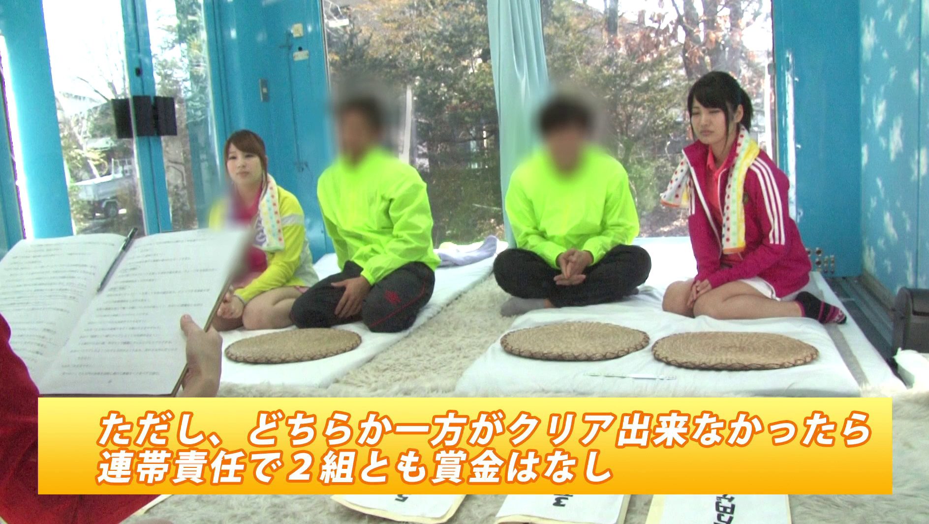 マジックミラー号 スポーツ系サークルの先輩と後輩女子大生がカーテン1枚隔てて2組同時にHなゲームで盛り上がったら、隣同士なのにカラダが疼いて声我慢ケイレン絶頂が止まらない! 画像4