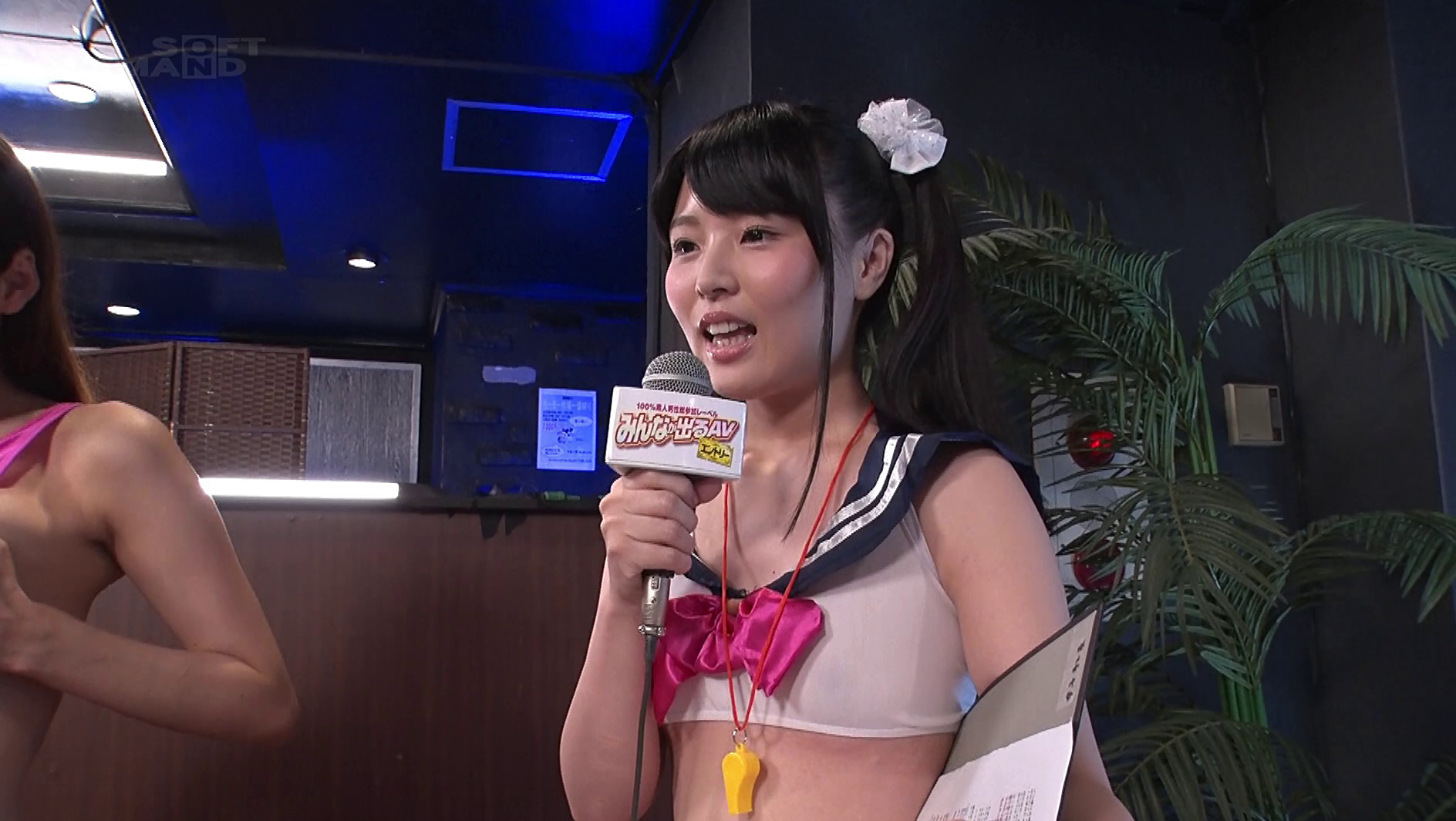 SODファン大感謝祭!1日限りの限定オープン!総発射数36発!Fカップ以上の巨乳女優が集まる本番も出来るおっぱいパブ(素人男性30名参加) 画像14