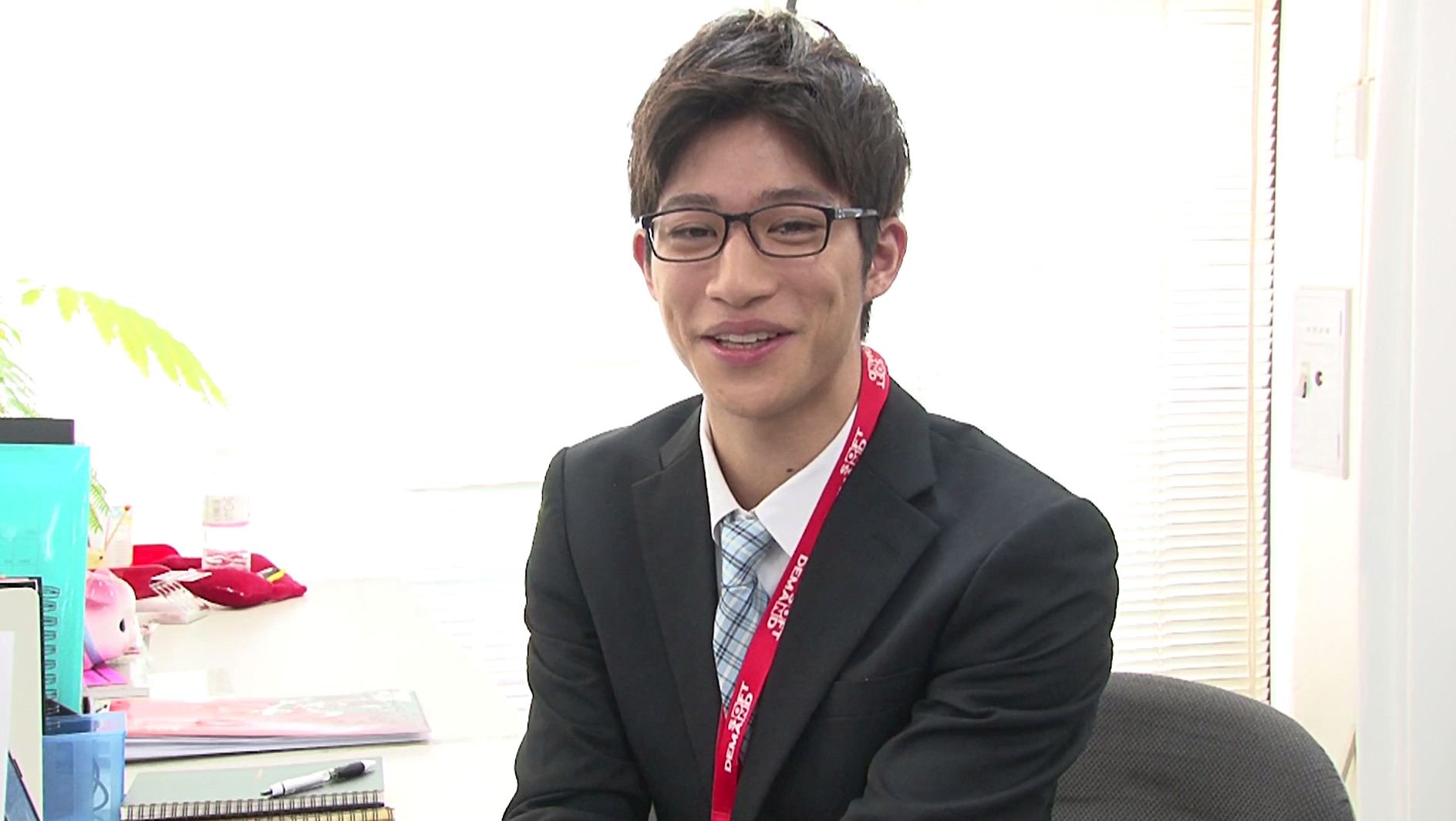 男子社員岡本健吾を無理やり脱がしちゃいました 画像1