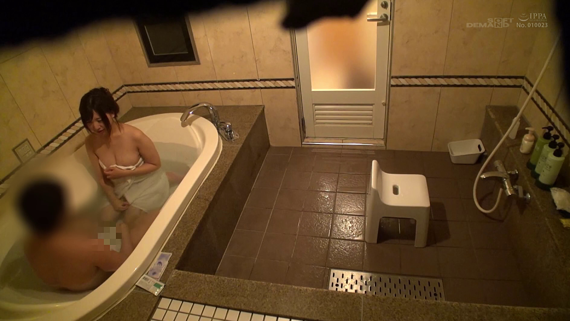 弟が大好きな女子大生が終電を逃したふりをして、初めてのラブホテルお泊りで童貞弟を誘惑 成熟した姉の裸に触れた弟はコンドームなしのエッチな状況に火が付き禁断の近親相姦をしてしまう!? 画像3