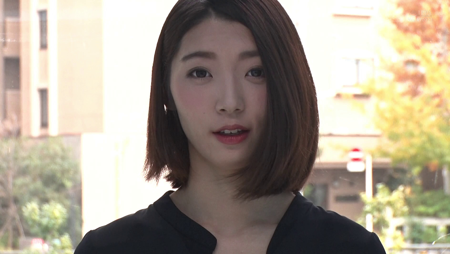 マジックミラー号 アナウンサー志望の高学歴女子大生限定!「女子アナになるための特訓しませんか?」原稿を読んでる最中にイタズラされても、ハメられても、イキそうになっても何があってもカメラ目線!! 画像1