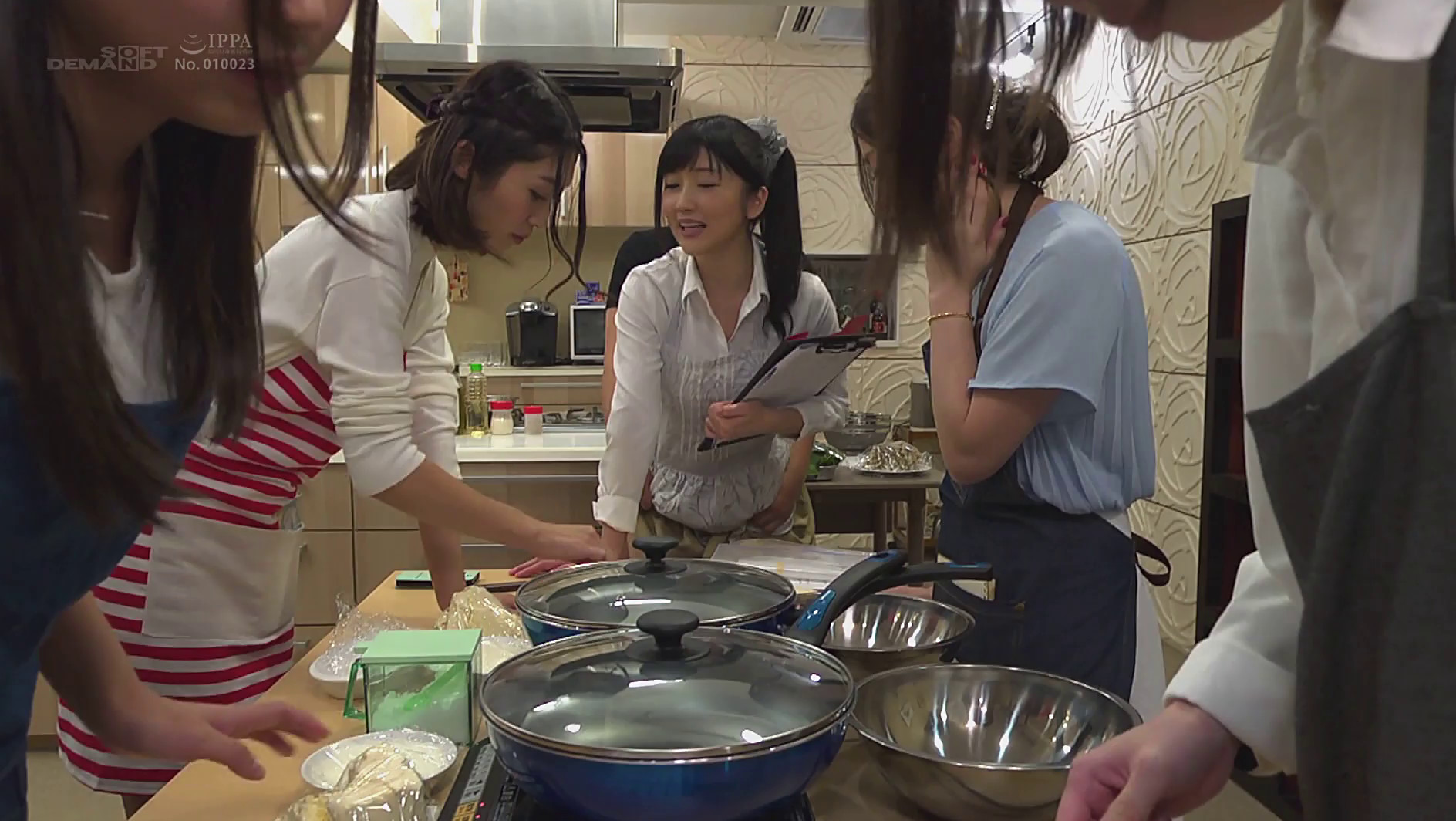 ―セックスが溶け込んでいる日常― 港区在住の美人奥様「常に性交」人妻お料理教室 画像6