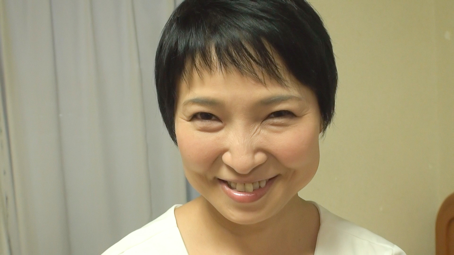 早川りょう 笑顔が素敵なショートヘア京美人 デビュー前の未公開初SEX イメージ1