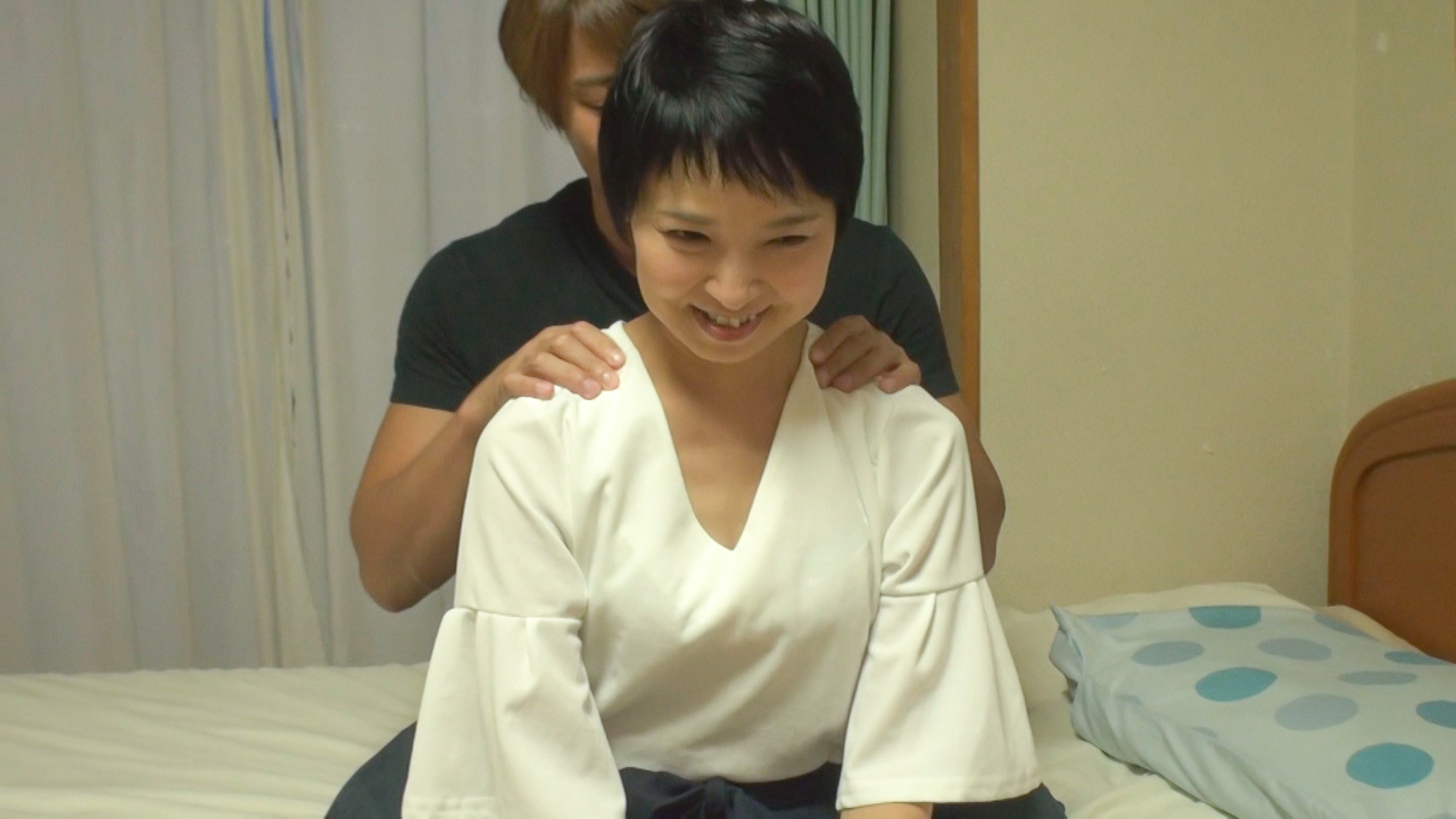 早川りょう 笑顔が素敵なショートヘア京美人 デビュー前の未公開初SEX イメージ3