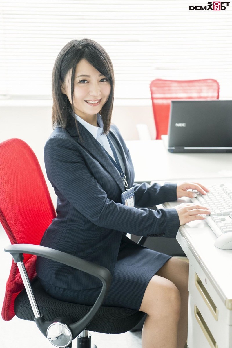 SOD女子社員 宣伝部中途入社 1年目 綾瀬麻衣子 46歳 AV出演!(デビュー) 画像2