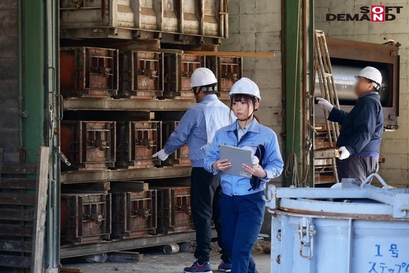 男まさりの工業系女子 西條いつき SEXの味が忘れられず、仕事中に作業着姿でAV再出演 画像1