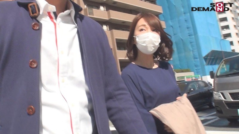 寝取らせ願望のある旦那に従い出演させられた本物シロウト人妻 case1 塾講師・相楽ゆり子 35歳 AVデビュー 東京都府中市在住 主人のためにネトラレます 画像1