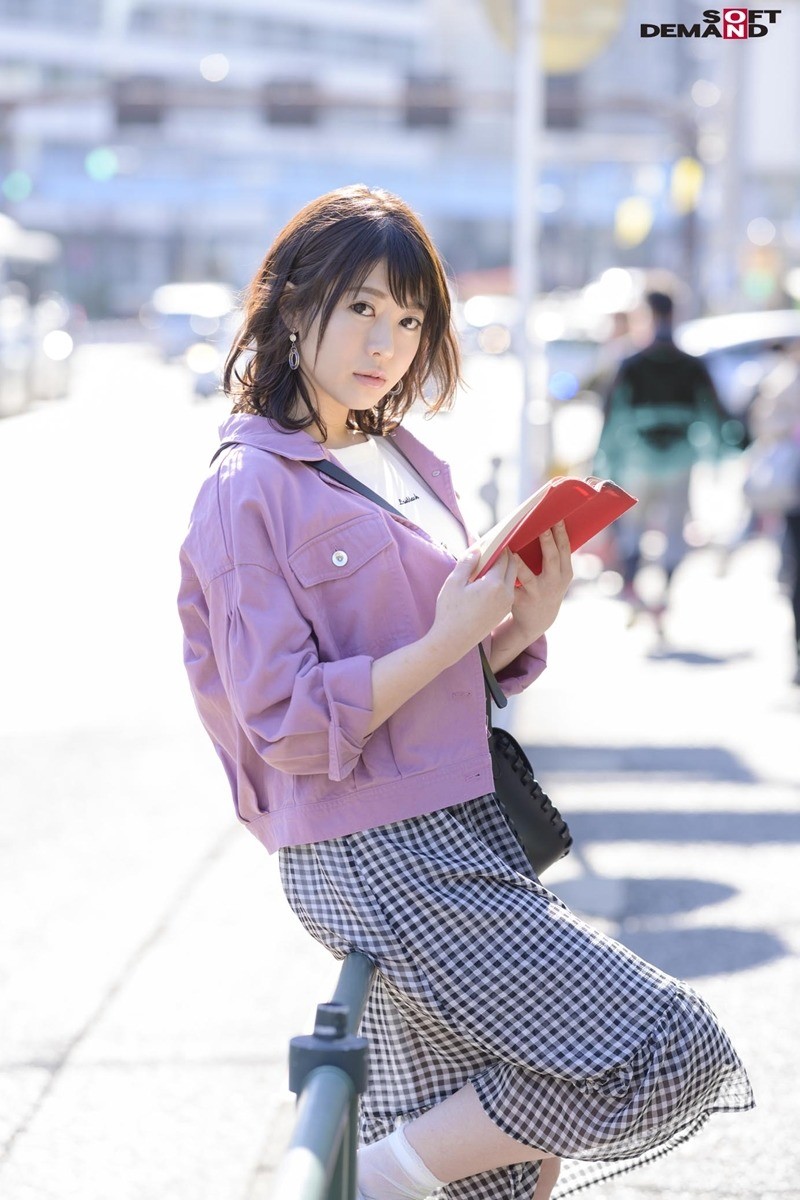 先生を目指して毎日勉強中!でも、こっそりAVを見てエッチの勉強もしてました・・・むっつり文学美少女がFカップおっぱいをさらけ出しAV Debut 古賀まつな 画像13