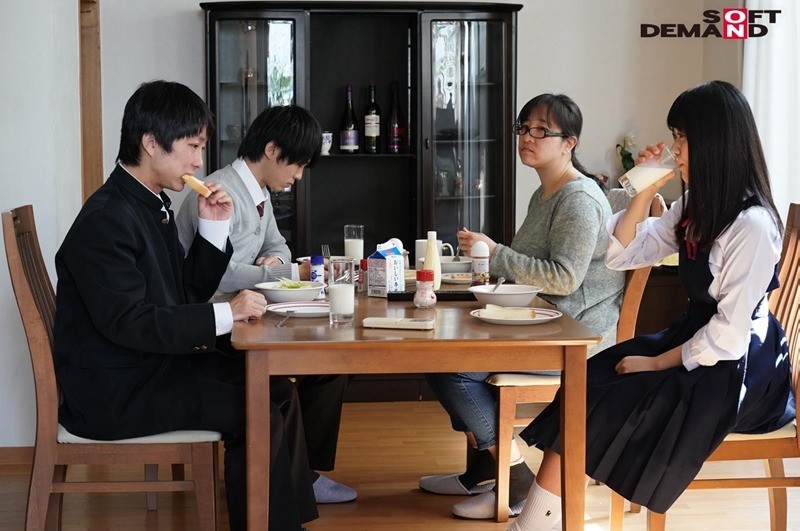 妹のおっぱいを吸い続けて、10年になりました。 桃色かぞく VOL.5 須崎まどか 画像1