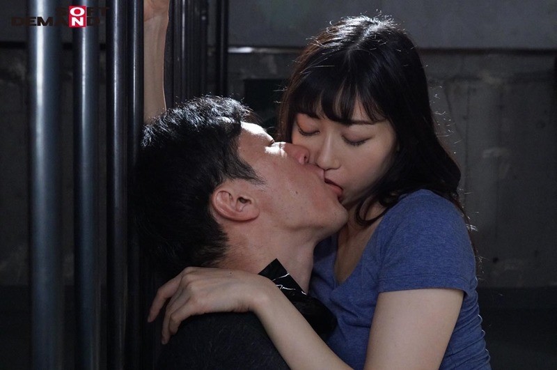 「死にたくない?だったらもっと突きなさいよ」SEX中毒の指名手配●の女 黒川すみれ 画像9