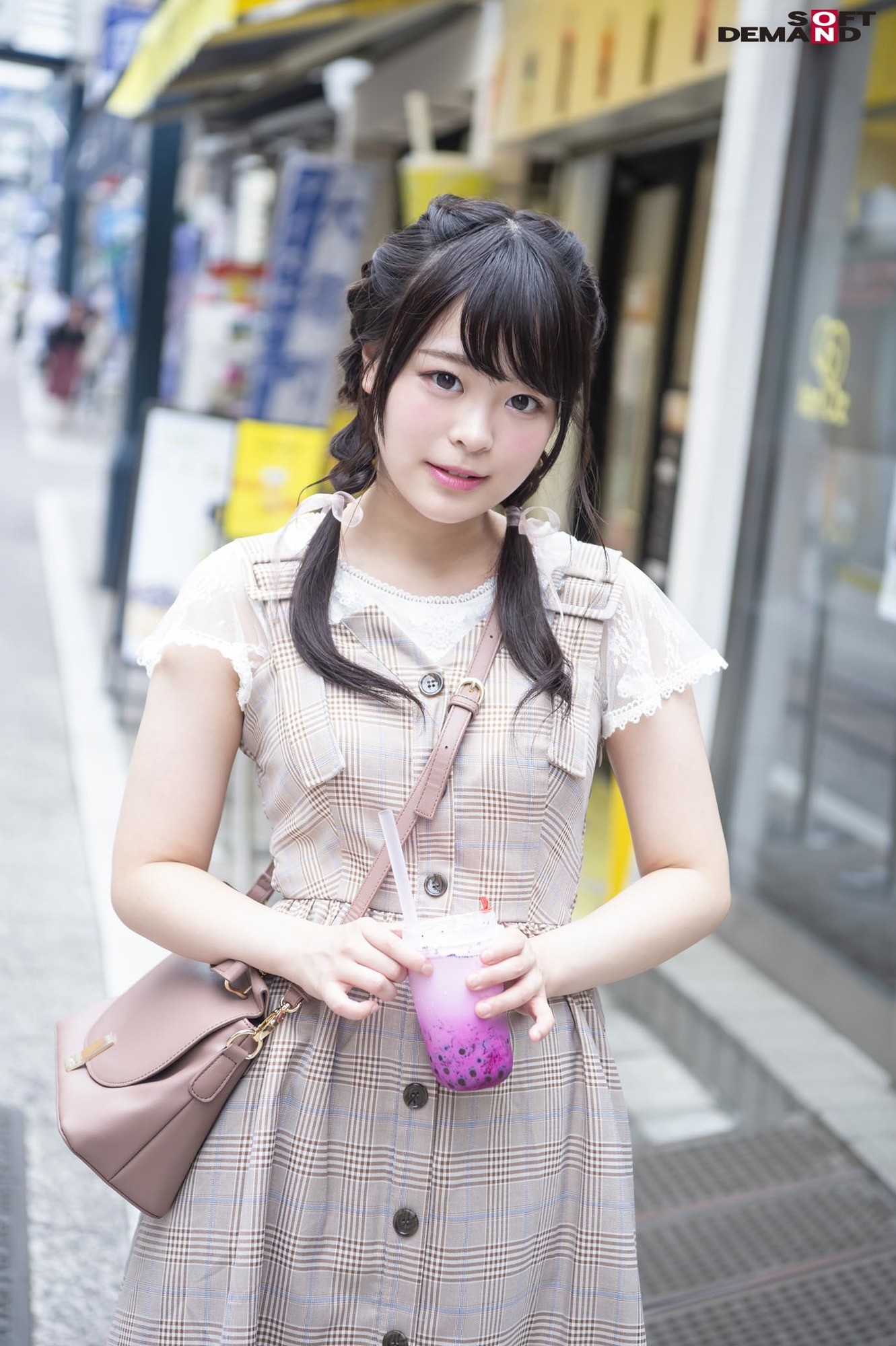 ご奉仕大好きGカップ美巨乳ちゃんがバイトの休憩中にお宅訪問で人生初中出し 四葉さな 画像1