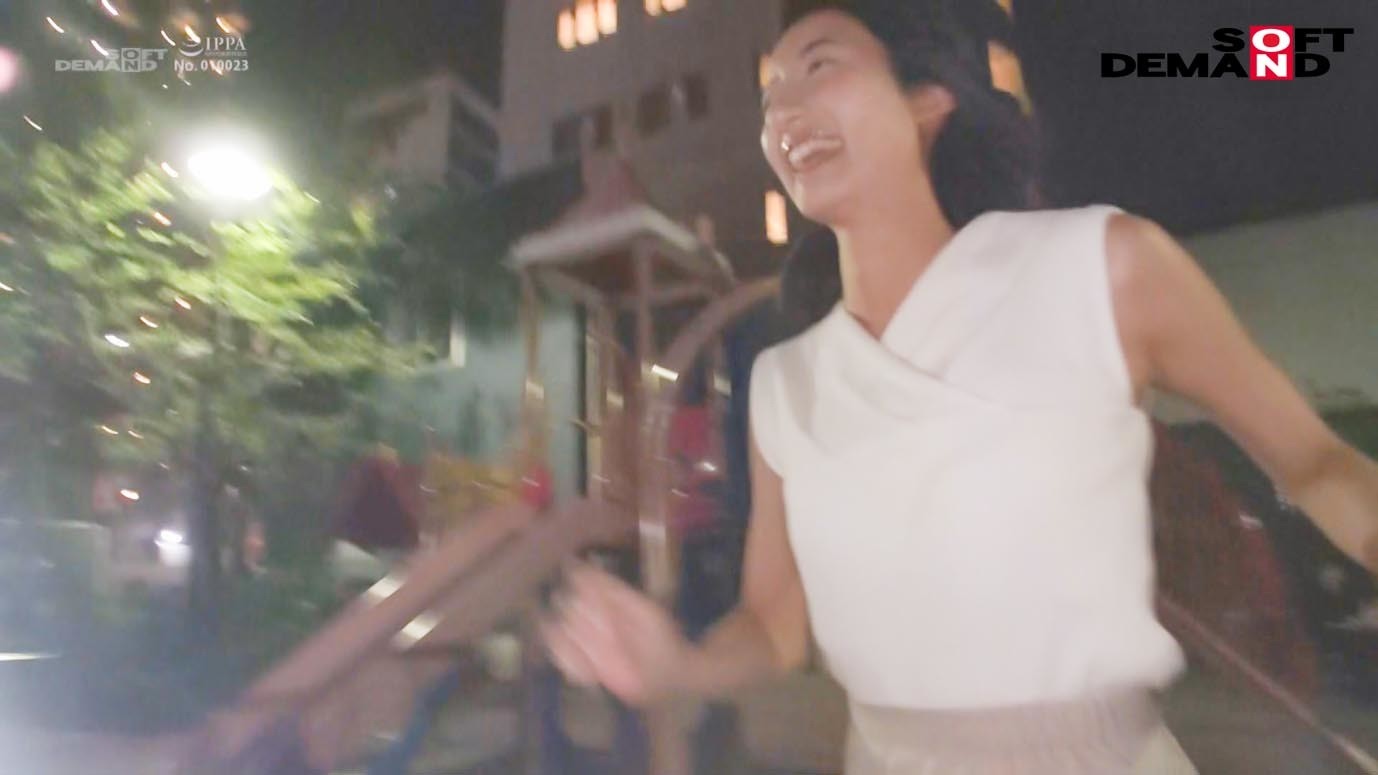 千葉県 木更津市在住 33歳 ふみこさん 夫とは、愛し合う毎日。 夫は、自分との愛を確かめるため私に憑依し、私のオーガズムを体験して、私の体を他の男たちに寝取らせた。 憑依NTR AVデビュー 画像1