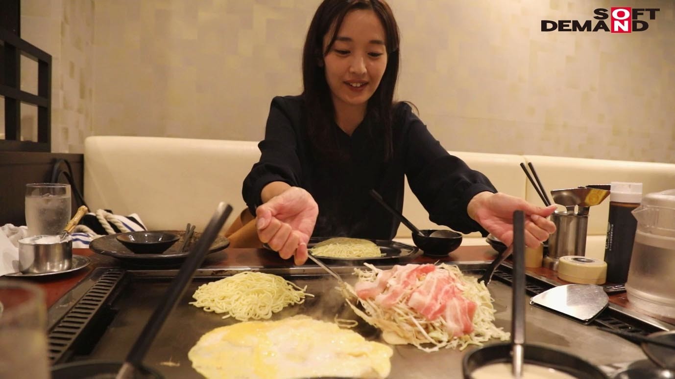 澄んだ瞳に笑顔咲く。奇跡の人妻に僕らは出会った 相馬茜 32歳 AV DEBUT 画像3