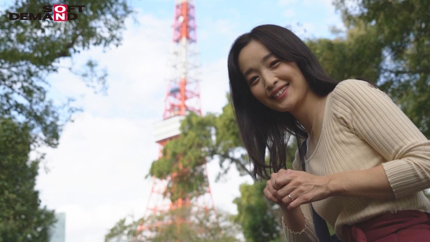 澄んだ瞳に笑顔咲く。奇跡の人妻に僕らは出会った 相馬茜 32歳 AV DEBUT 画像5