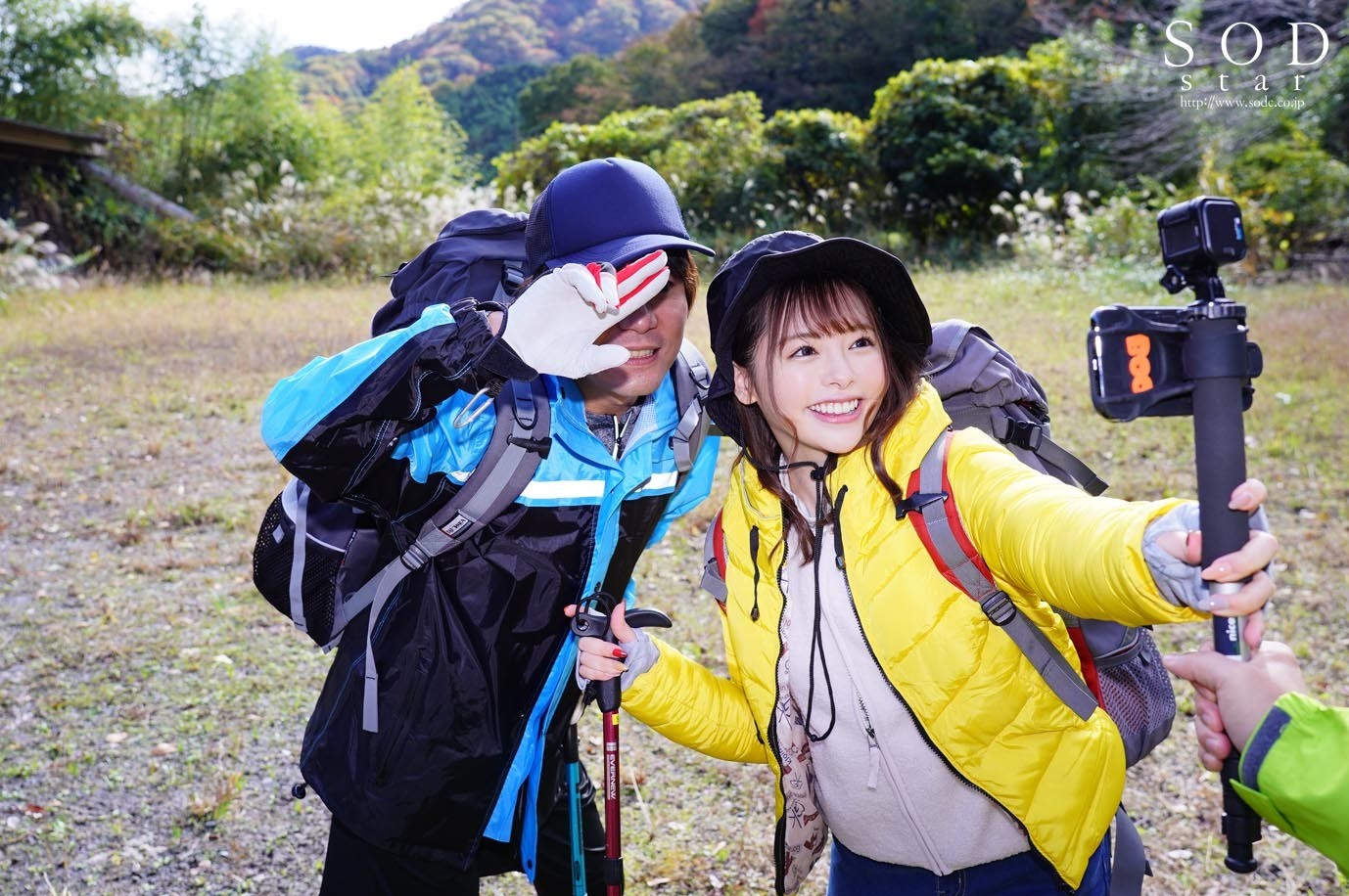 まさかの雪山遭難NTR!?彼氏が救助隊を呼びに行った直後から・・・カラダを温め合い極限状態のサバイバルSEXしまくった18時間。 小倉由菜 画像1