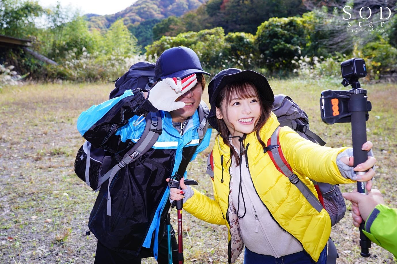 まさかの雪山遭難NTR！？彼氏が救助隊を呼びに行った直後から･･･カラダを温め合い極限状態のサバイバルSEXしまくった18時間。 小倉由菜 イメージ1