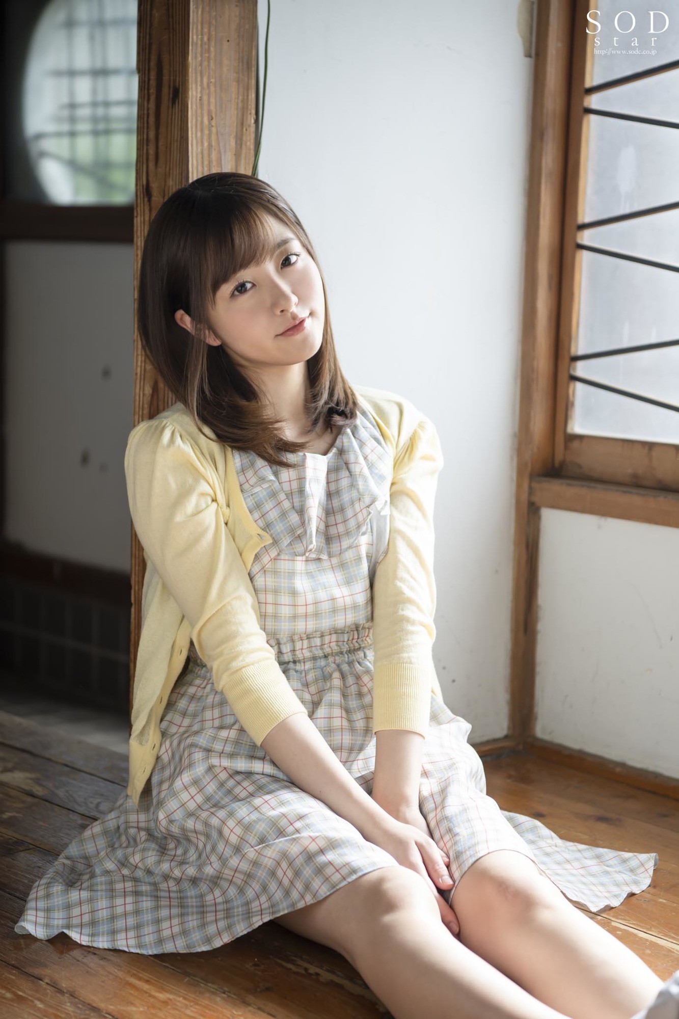 青空ひかり 久しぶりに訪れた幼馴染の実家でこっそりイチャイチャ12発もヤリまくった思い出 画像1