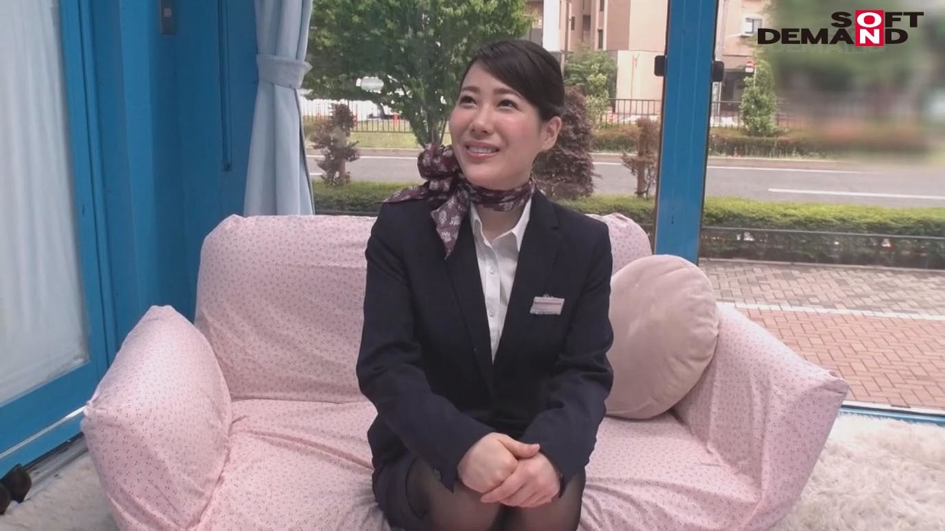 マジックミラー号 「童貞くんのオナニーのお手伝いしてくれませんか・・・」 空港で声を掛けた心優しいCAが童貞くんを赤面筆おろし! ちひろ(25才)国際線 CA歴3年 画像1