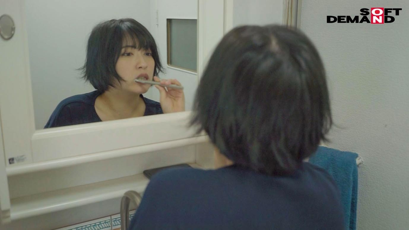 人となじめない、自分を出せない、ミステリアスな孤高のセンター 元アイドル AV debut 吉手るい 画像13