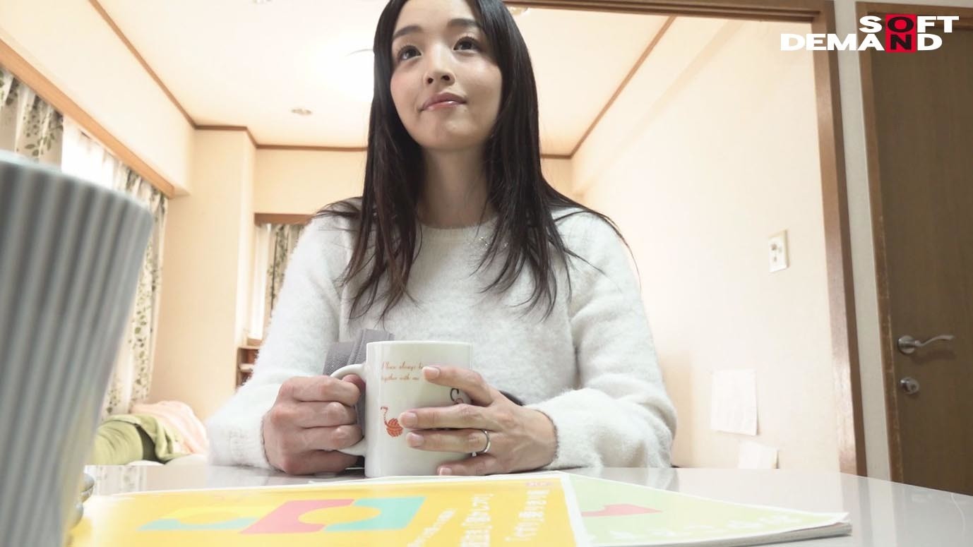 澄んだ瞳に笑顔咲く。奇跡の人妻に僕らは出会った 相馬茜 32歳 第六章 玄関・リビング・寝室で・・・家族が帰ってくるまで自宅で禁断の中出し撮影 画像10