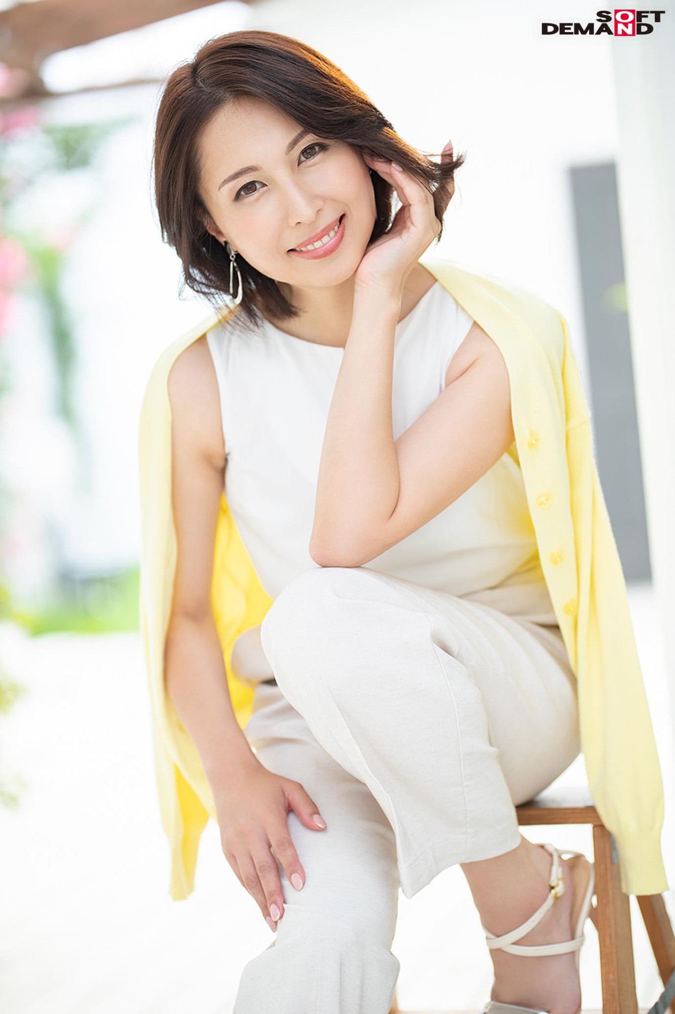 「美」と「聡明さ」を兼ね備えた現役美容家 41歳 佐田茉莉子 AV DEBUT イメージ1