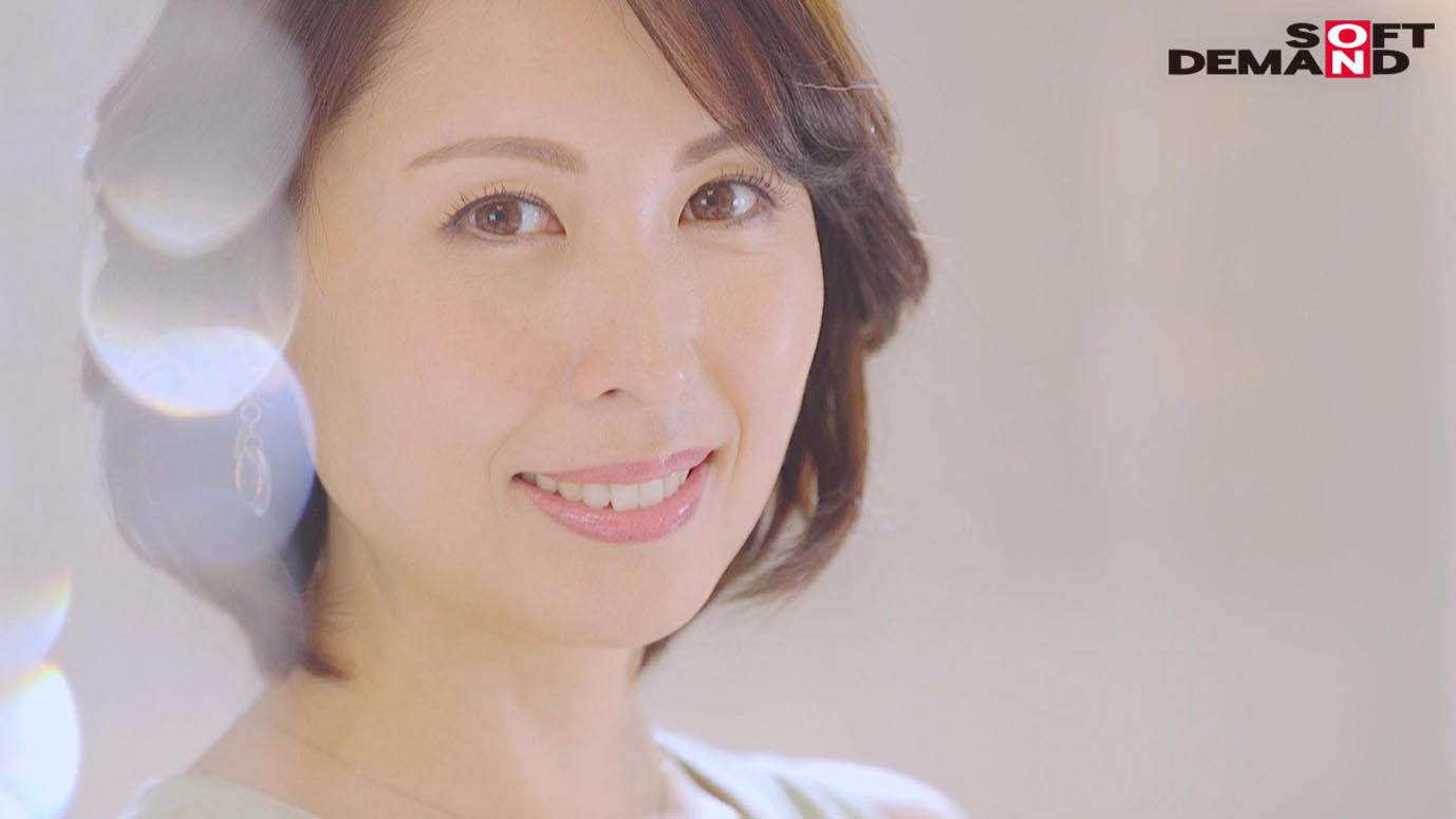 「美」と「聡明さ」を兼ね備えた現役美容家 41歳 佐田茉莉子 AV DEBUT イメージ3