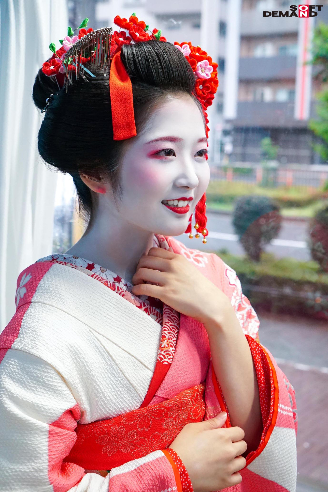 マジックミラー号 ドーランを赤く染めるほど恥ずかしがる芸妓さんと夢の野球拳SEX 画像1