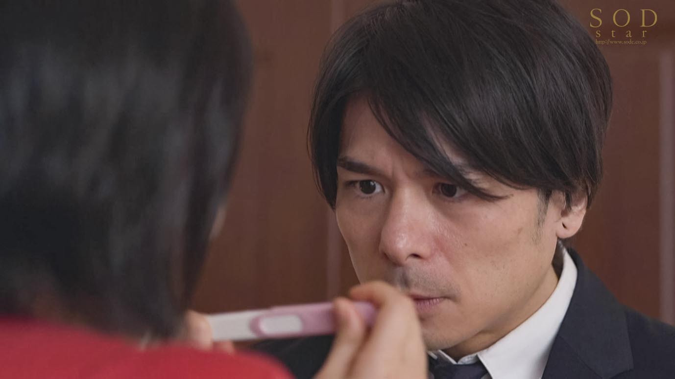 出産を控えた新婚夫婦から旦那を寝取って強制中出しさせる美人パーソナルトレーナー 小倉由菜 画像11