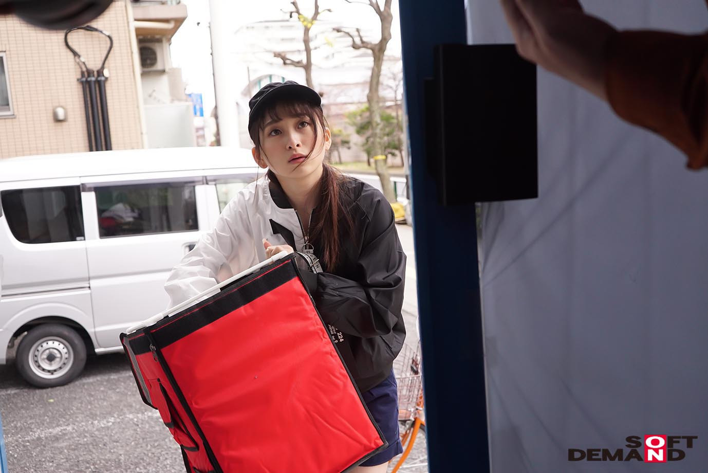 アクメ自転車×ミラー号 プリ尻宅配女子限定!新型アクメチャリで漕げば漕ぐほどサドルについた極太ディルドが激ピストン!アナルをヒクつかせ公衆の面前でイキまくる大量潮吹き絶頂アクメ 画像8