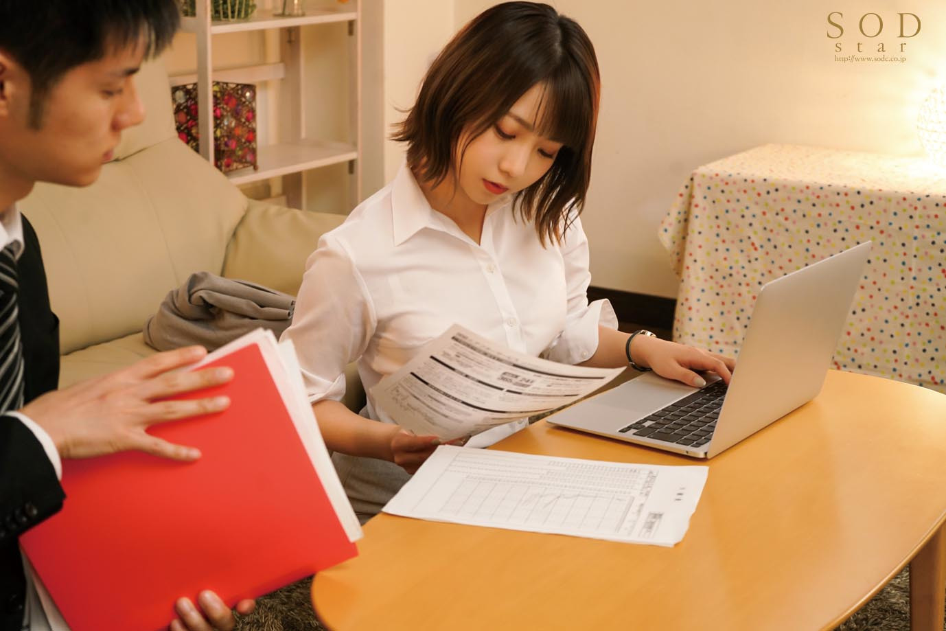 「先輩、うち来て資料作れば?」会社の後輩のノーブラノーパンすっぴん部屋着に興奮して、始発までベロチュウSEXしまくってしまった。 戸田真琴 画像7