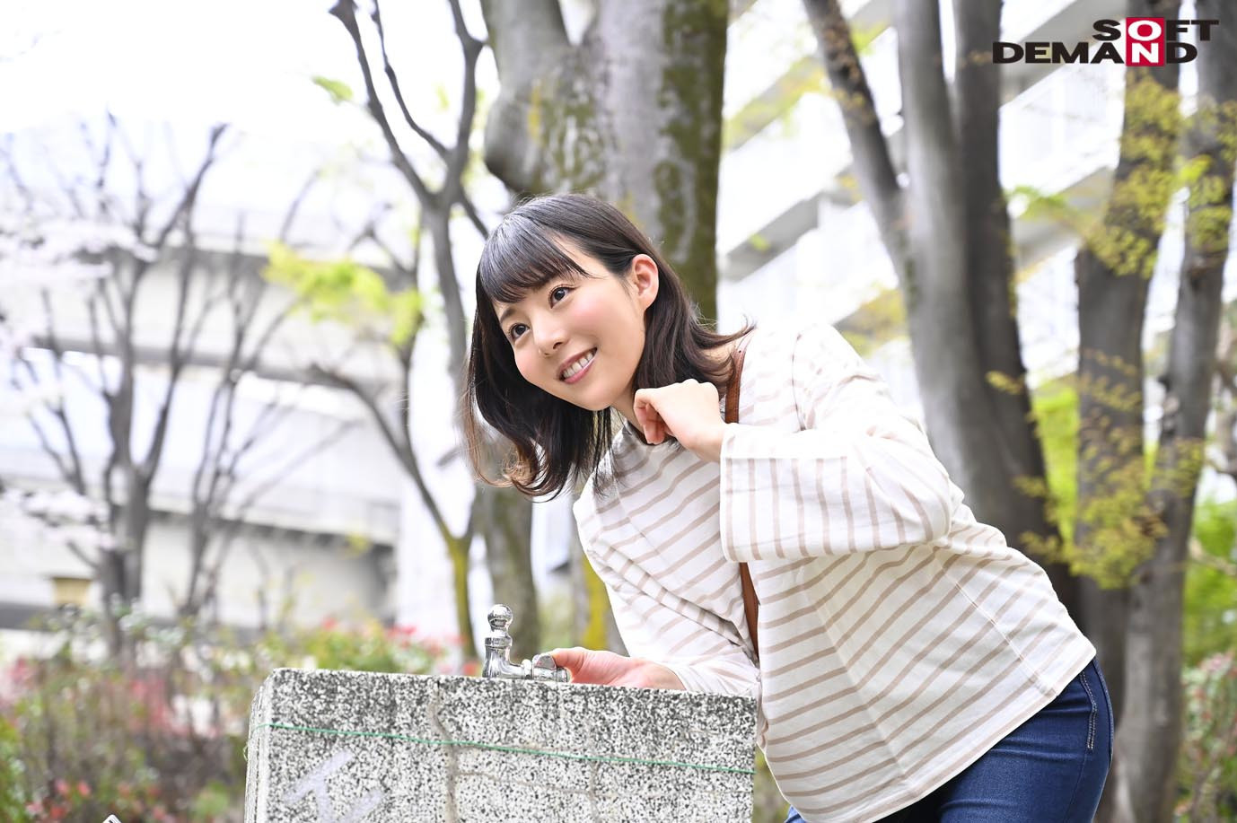 麗女の【イカされたい】妄想 子宮の一番奥を執拗に連続追撃して、ビクンビクン大絶頂！ 現役カフェ店員 岡田ひなの 27歳