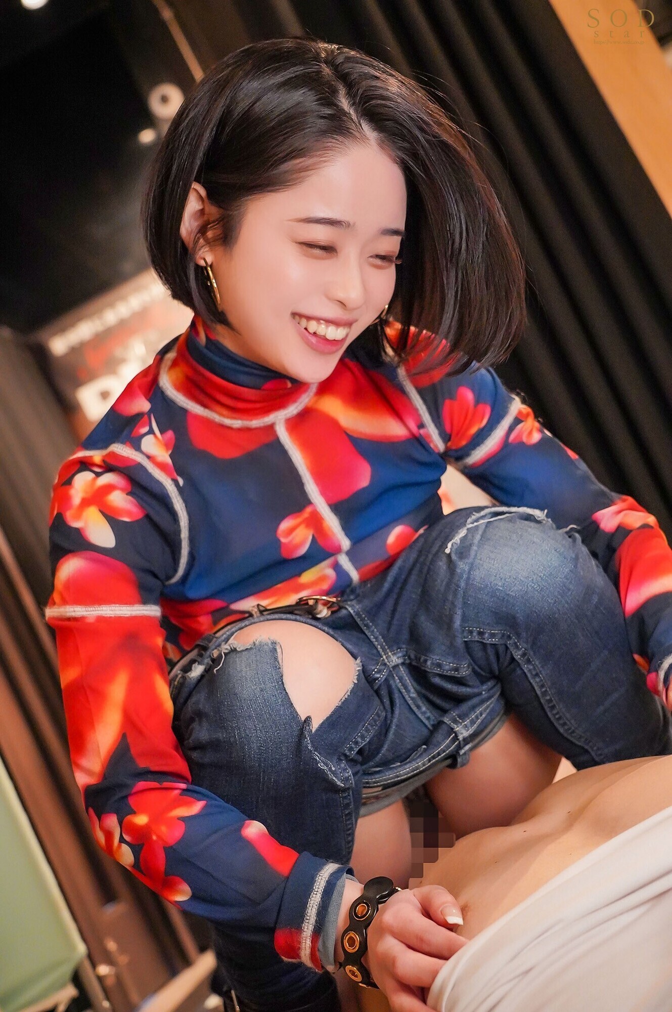 MINAMOにいきなり逆ナン痴女られ!連射&男潮&中出し●されて・・・悶絶焦らしで誘惑された俺たち 画像5
