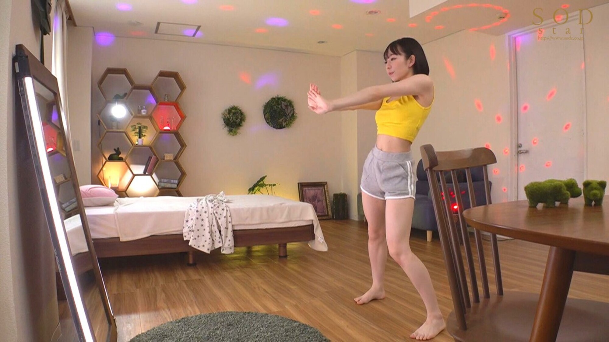 ダンスで怪我した腰と股関節の治療の為、オイルマッサージにイヤイヤ行ってみたら子宮近くの一番恥ずかしい所ギリギリをほぐされ性感開発されてしまったアイドル 西元めいさ 画像9