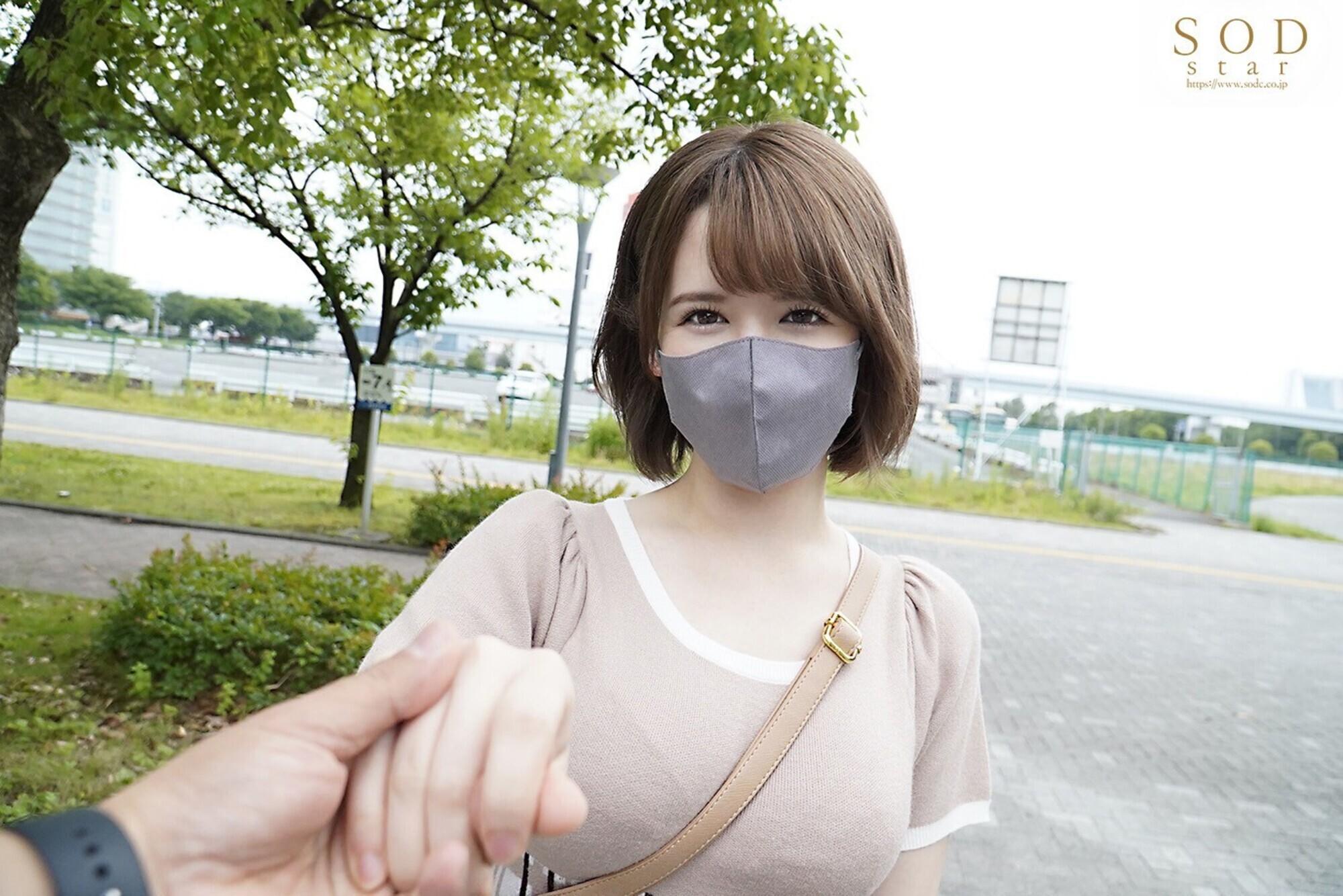 ★【キス】触れると一瞬でスイッチが入っちゃうえまちゃんとご飯してキスしてイチャイチャした後は朝まで何度も求め合うお泊まりデート 千鶴えま