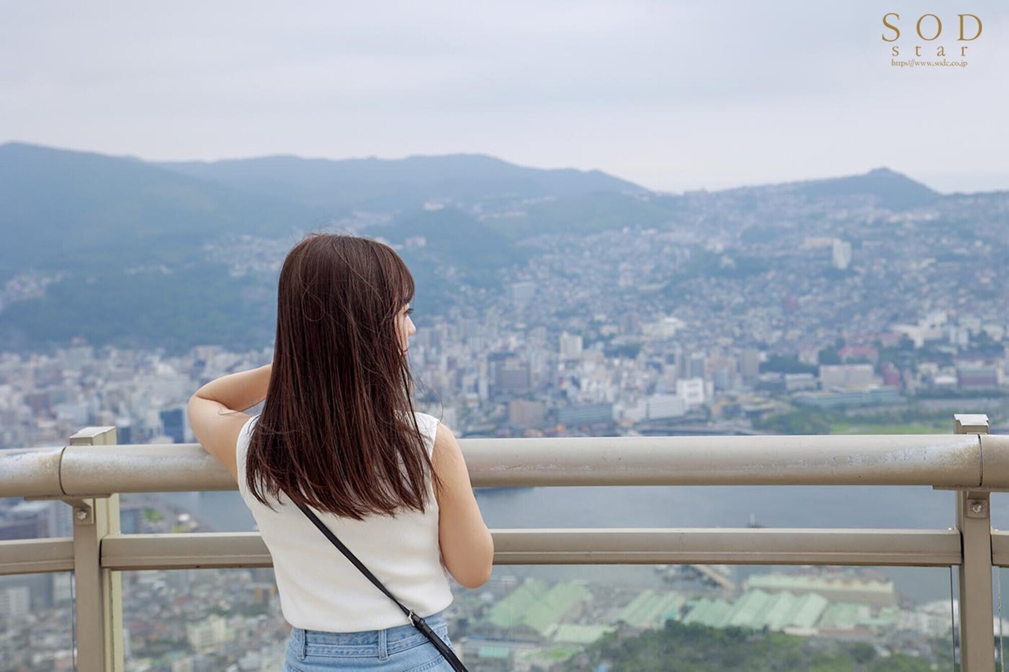 アーティスト兼AV女優 小湊よつ葉“旅の途中”のドキュメント。カラダの変化、今したい、あの頃したかったセックス“もっと非日常的な事を･･･”妄想実現 念願のカーセックス、野外4P、地元デートハメ撮り