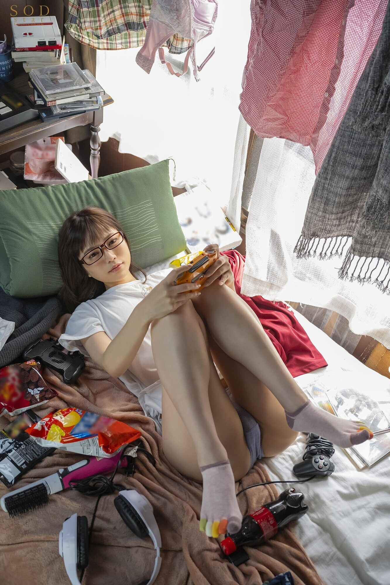 数年ぶりに帰省すると、アラサーの姉は未だに自称家事手伝い(ニート)の喪女だった。 隠れ巨乳の姉(26) 天宮花南 画像3