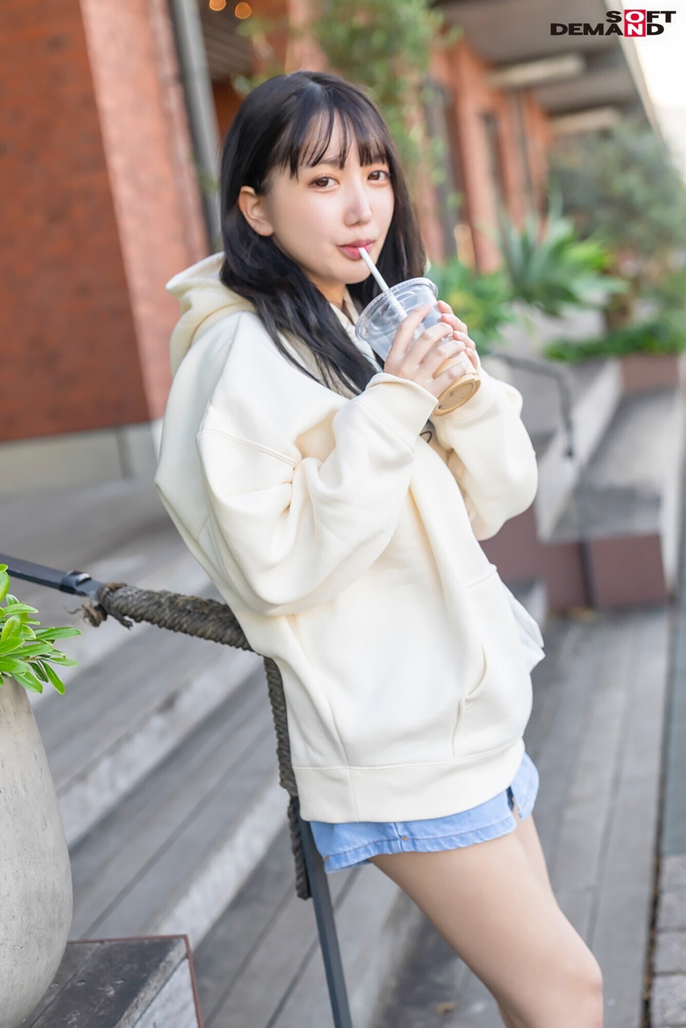 脱水症状寸前の大量潮吹き!初めてのデカチンピストンに身体がビクビクイキまくる!「今日飲んだドリンク全部出ちゃったかもです」19歳“弓乃りむ” 画像8