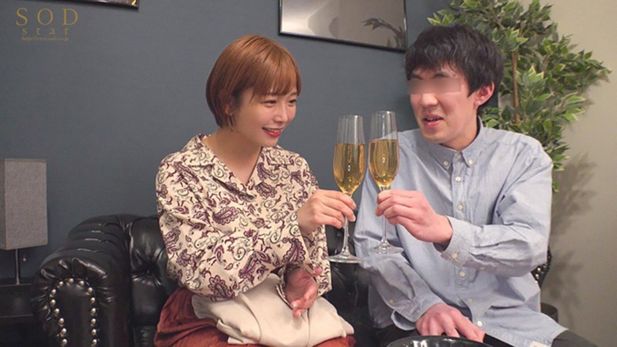 紗倉まなが女性慣れしていない童貞くんの家を訪れ優しくエッチにリードしちゃいました! 画像16