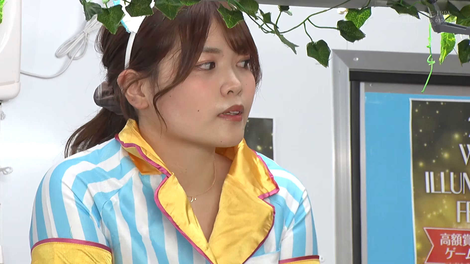 【ちなつ編】イルミネーションを見に来ていた冬休み中の女子大生さん 「半裸で移動販売してみませんか?」お客さんにバレないよう10分おきに過激になる下半身イジられミッションに耐えられるか!? 画像7