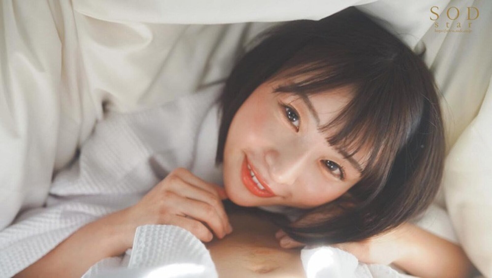 【夏といえば水着!SODstar全員ビキニ祭】彼氏にデートをドタキャンされた先輩から突然の呼び出し!後輩の僕を一日中連れ回し当てつけベロチュウ&ヤケクソ杭打ち騎乗位 宮島めい 画像17